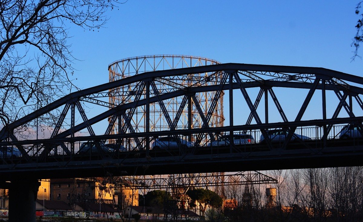 È-bruciato-a-Roma-il-Ponte-di-Ferro,-simbolo-evolutivo-del-XIX-secolo